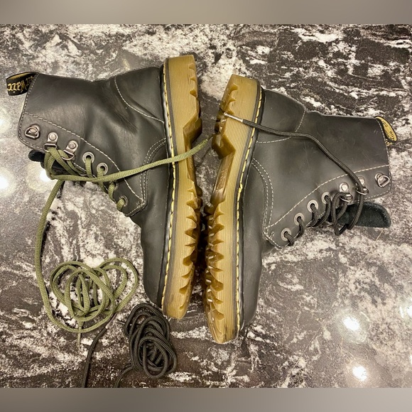 Dr. Martens Luana 7 Eyelet Lace Up Black Boots Women’s Size 6 UK 4 Leather - Picture 6 of 16